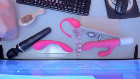 Snapshot of mia_jonnees chatting on March 7, 12:12 pm online show from March 7, 12:12 pm