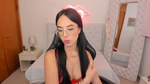 Snapshot of mia_jonnees chatting on January 31, 1:02 pm online show from January 31, 1:02 pm