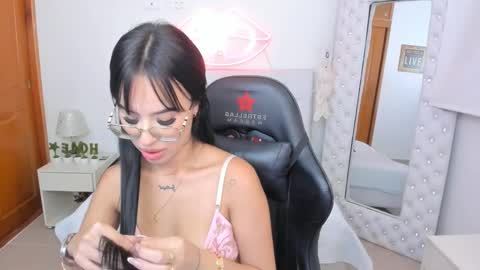 Snapshot of mia_jonnees chatting on January 7, 12:31 pm online show from January 7, 12:31 pm