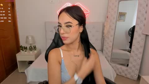 Snapshot of mia_jonnees chatting on January 24, 12:52 pm online show from January 24, 12:52 pm