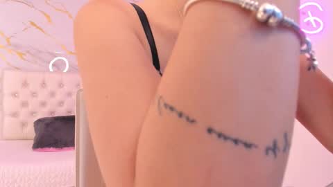 Snapshot of mia_jonnees chatting on October 7, 12:20 pm online show from October 7, 12:20 pm