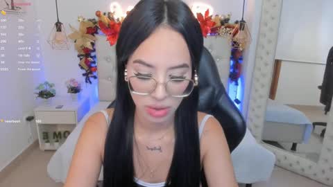 Snapshot of mia_jonnees chatting on December 5, 12:55 pm online show from December 5, 12:55 pm