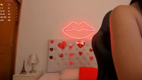 Snapshot of mia_jonnees chatting on February 15, 12:43 pm online show from February 15, 12:43 pm