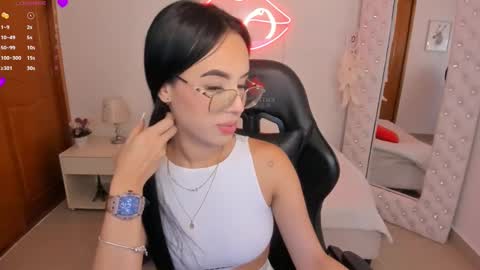 Snapshot of mia_jonnees chatting on March 5, 12:33 pm online show from March 5, 12:33 pm
