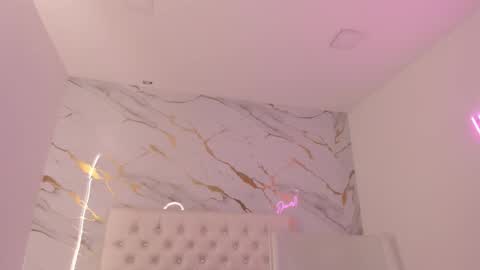 Snapshot of mia_jonnees chatting on September 25, 1:32 pm online show from September 25, 1:32 pm