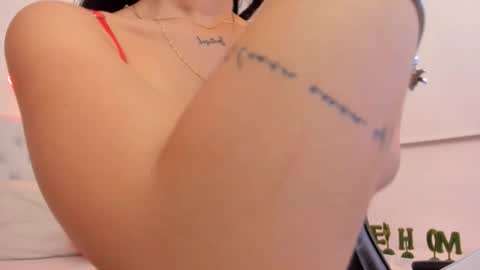 Snapshot of mia_jonnees chatting on February 5, 12:27 pm online show from February 5, 12:27 pm