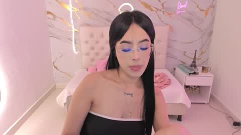 Snapshot of mia_jonnees chatting on October 2, 1:38 pm online show from October 2, 1:38 pm