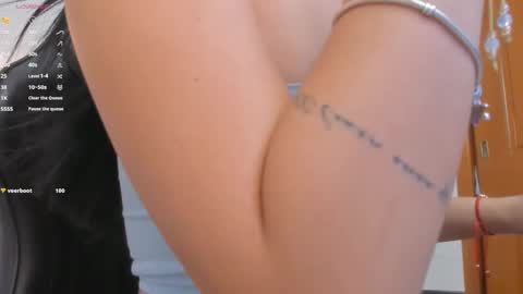 Snapshot of mia_jonnees chatting on December 29, 12:23 pm online show from December 29, 12:23 pm