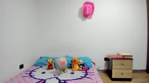 mia kaneee online show from December 15, 3:45 am