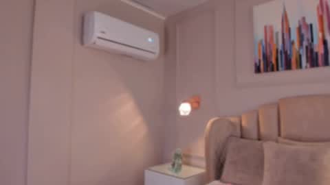 Mia online show from November 6, 10:15 pm