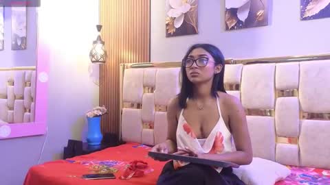 Mia.  online show from May 5, 11:13 am
