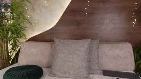 mia_lacy online show from June 22, 10:18 pm