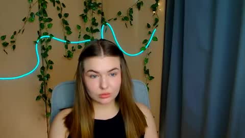 mia_lemm online show from March 4, 8:10 am