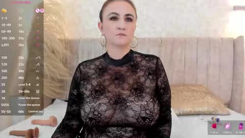 Mia online show from September 23, 1:53 pm