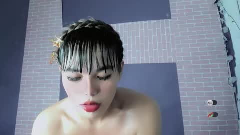 M I A online show from November 30, 11:58 am