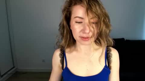 Mia online show from May 2, 7:00 am