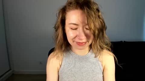Mia online show from April 29, 6:49 am