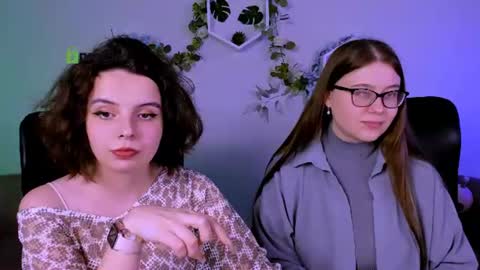 mia_mooon_ online show from July 7, 8:29 am