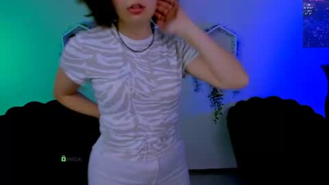 mia_mooon_ online show from June 16, 8:26 am