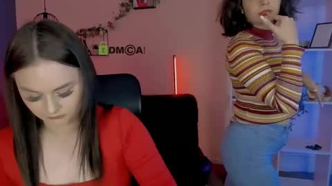mia_mooon_ online show from May 3, 9:01 am