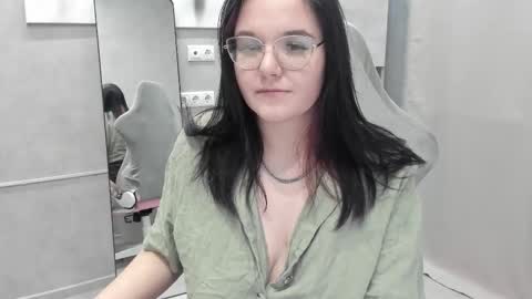 Mia online show from March 12, 2:36 am