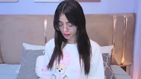 Mia online show from July 18, 8:11 pm