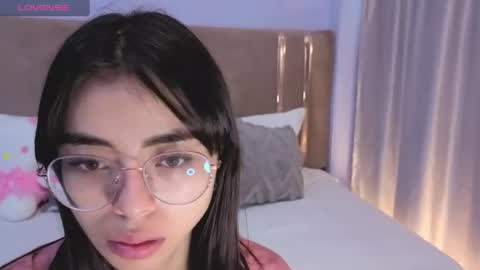 Mia online show from June 16, 12:39 pm
