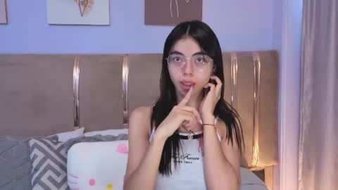 Mia online show from July 14, 12:10 pm
