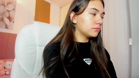 Mia Nevaeh - follow me online show from January 11, 8:10 pm