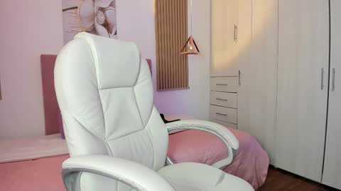 Mia Nevaeh - follow me online show from October 16, 9:17 pm