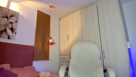Mia Nevaeh - follow me online show from May 1, 9:07 pm