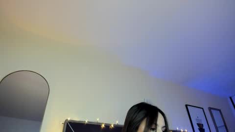 Mia online show from December 18, 4:39 am