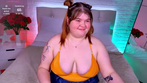 Sweet Mia online show from May 4, 5:39 pm