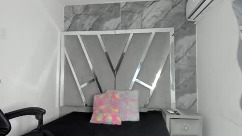 mia_petiteht online show from June 30, 8:30 pm