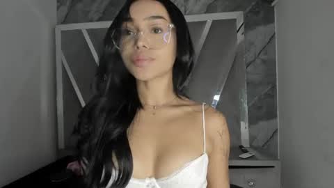 mia_petiteht online show from July 20, 8:31 pm