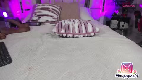 mia_peyton1 online show from February 24, 8:51 pm