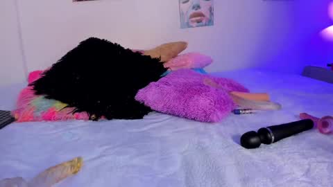 mia_purplee online show from November 14, 3:39 am