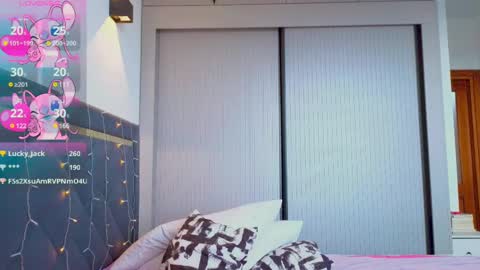 Snapshot of mia_sirenia chatting on March 3, 6:42 am Mia online show from March 3, 6:42 am
