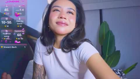 Mia online show from November 7, 6:02 pm