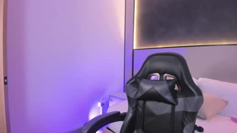 M I A online show from June 12, 12:24 pm