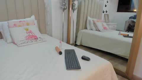 mia_tentacion__ online show from May 22, 4:43 am