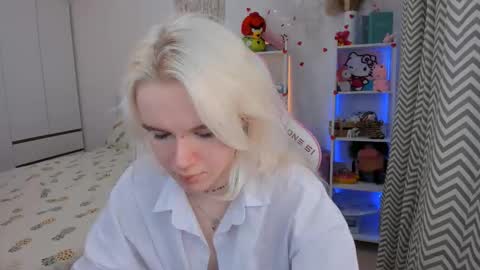 Mia online show from February 18, 3:38 am