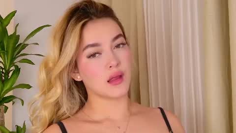 Mia White  online show from July 8, 2:19 pm