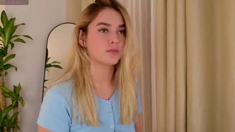 Mia White  online show from June 21, 4:22 pm
