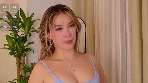 Mia White  online show from June 25, 1:35 pm