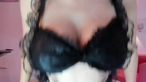 Mia online show from February 17, 4:39 pm