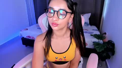 mia  nicolle online show from July 16, 3:49 pm