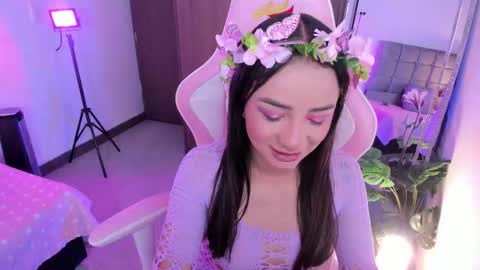 mia  nicolle online show from October 19, 1:40 am