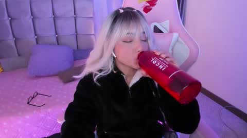 mia  nicolle online show from September 20, 2:43 am