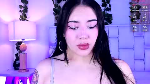 Mia online show from July 8, 11:45 am